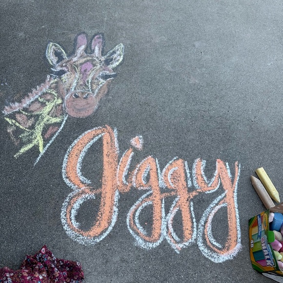 Meet your Posher, Carly - Picture 3 of 7